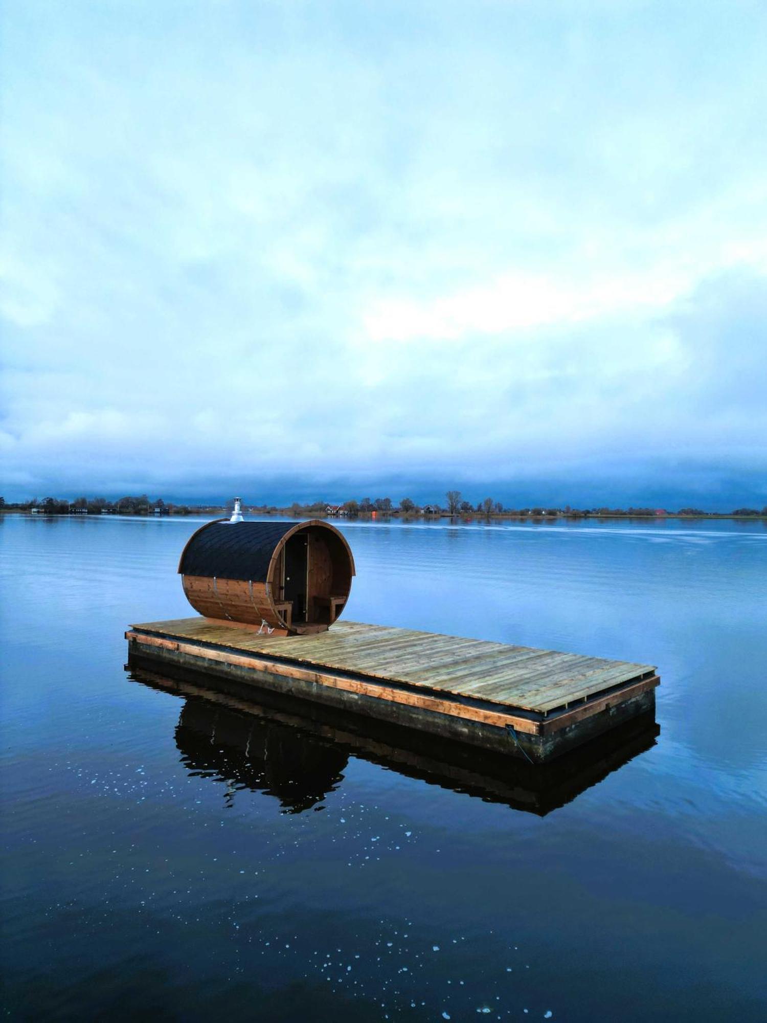 Pean-Buiten Waterlodges Nes  Exteriér fotografie